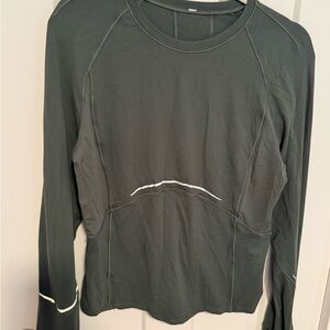 Lululemon  Long Sleeve Top Running Shirt with Hand Covers in Green.